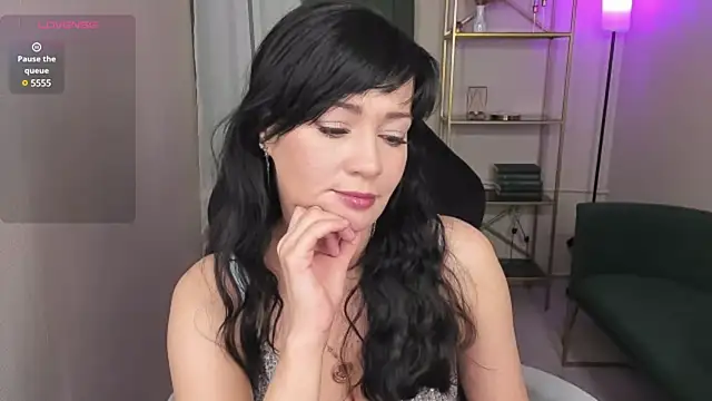 Julia  Frey online show from 02.11.25