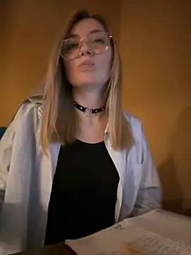 Snapshot of Crazy-Rosa chatting on 02.06.25 Crazy-Rosa online show from 02.06.25