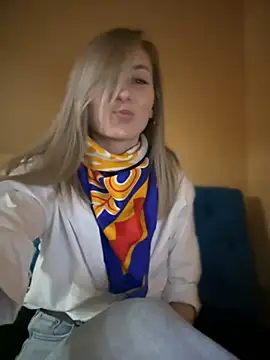 Snapshot of Crazy-Rosa chatting on 02.10.25 Crazy-Rosa online show from 02.10.25