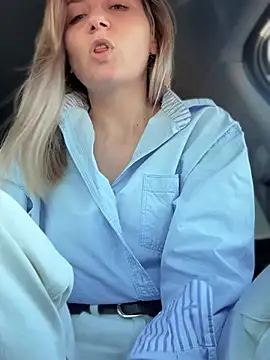 Snapshot of Crazy-Rosa chatting on 03.14.25 Crazy-Rosa online show from 03.14.25