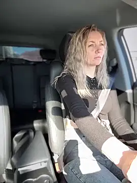 Snapshot of Crazy-Rosa chatting on 03.18.25 Crazy-Rosa online show from 03.18.25