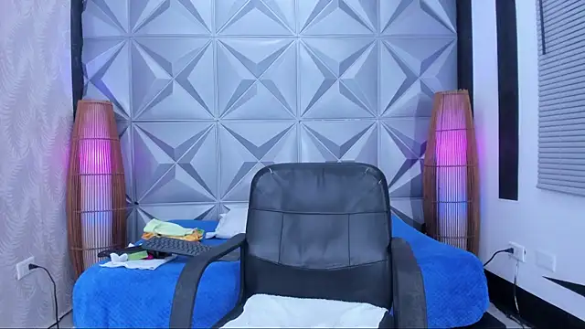 MaduraLuciana online show from 02.12.25