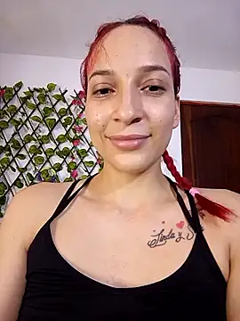 Snapshot of ValeryThunder chatting on 12.16.25 ValeryThunder online show from 12.16.25