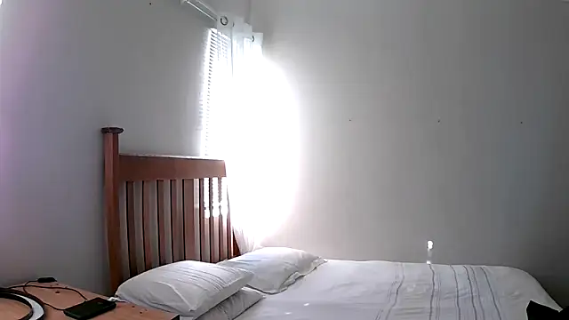 Snapshot of Miahotmilf chatting on 02.01.25 Miahotmilf online show from 02.01.25