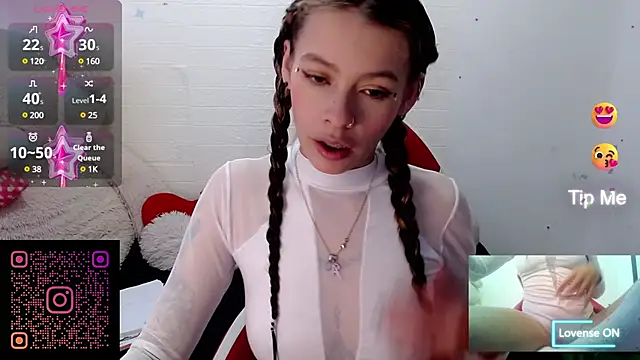 Snapshot of sweetlittlelisa chatting on 12.01.24 sweetlittlelisa online show from 12.01.24