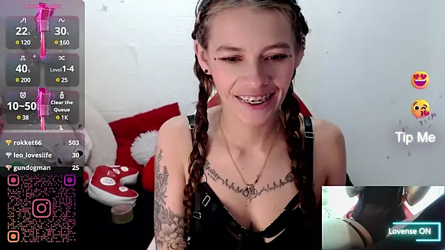 Snapshot of sweetlittlelisa chatting on 12.03.24 sweetlittlelisa online show from 12.03.24