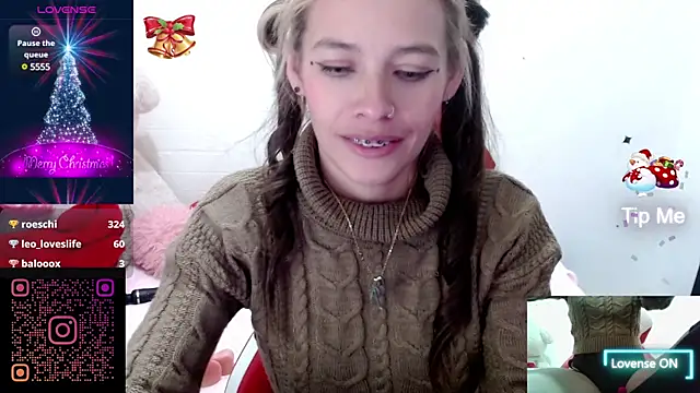 Snapshot of sweetlittlelisa chatting on 12.12.24 sweetlittlelisa online show from 12.12.24