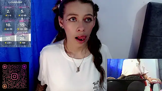 Snapshot of sweetlittlelisa chatting on 12.29.24 sweetlittlelisa online show from 12.29.24