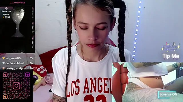 Snapshot of sweetlittlelisa chatting on 01.02.25 sweetlittlelisa online show from 01.02.25