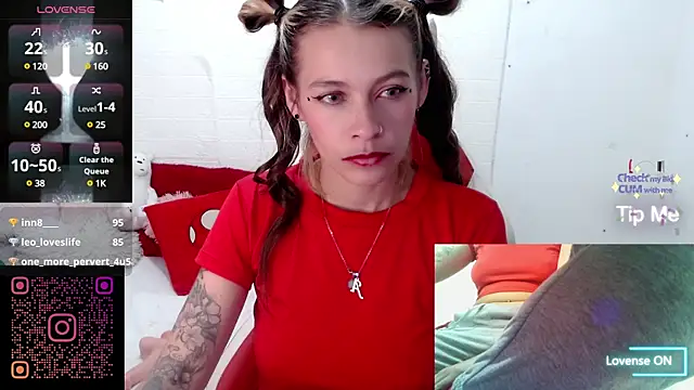 Snapshot of sweetlittlelisa chatting on 01.10.25 sweetlittlelisa online show from 01.10.25