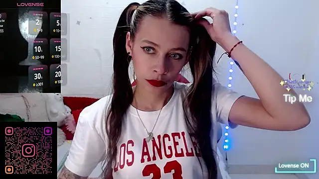 Snapshot of sweetlittlelisa chatting on 01.13.25 sweetlittlelisa online show from 01.13.25