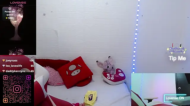 Snapshot of sweetlittlelisa chatting on 01.14.25 sweetlittlelisa online show from 01.14.25