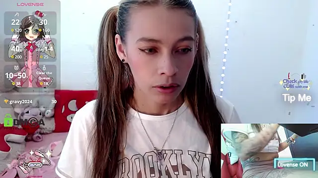 Snapshot of sweetlittlelisa chatting on 02.05.25 sweetlittlelisa online show from 02.05.25