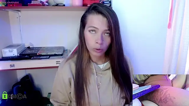 Snapshot of sweetlittlelisa chatting on 09.22.25 sweetlittlelisa online show from 09.22.25