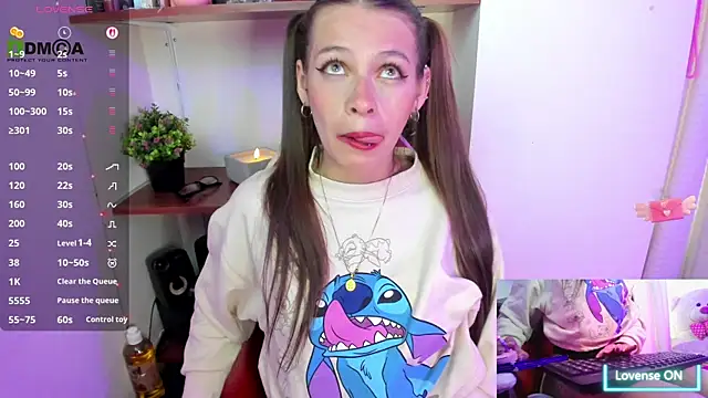 Snapshot of sweetlittlelisa chatting on 11.04.25 sweetlittlelisa online show from 11.04.25