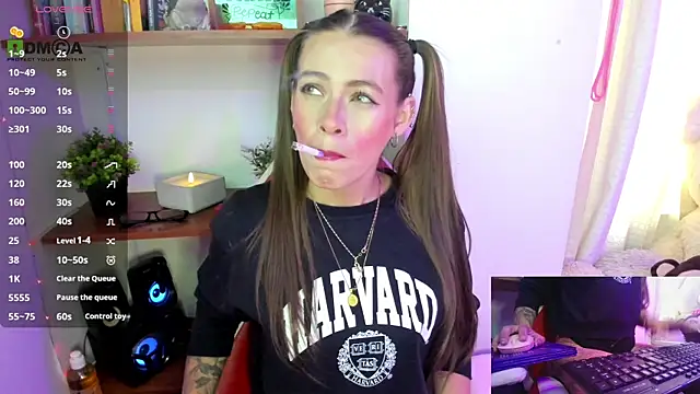 Snapshot of sweetlittlelisa chatting on 11.09.25 sweetlittlelisa online show from 11.09.25