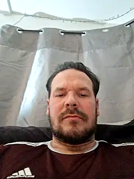 Snapshot of chrisB09 chatting on 11.28.25 chrisB09 online show from 11.28.25