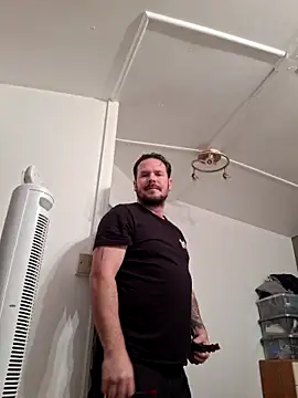 Snapshot of chrisB09 chatting on 12.15.25 chrisB09 online show from 12.15.25