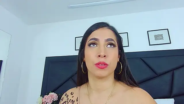 Snapshot of SophieCarther chatting on 02.28.25 SophieCarther online show from 02.28.25