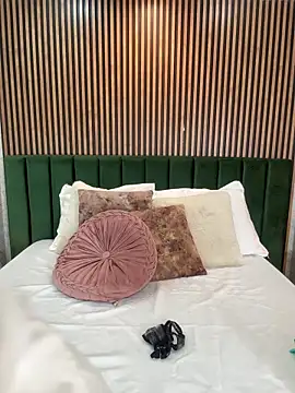 MonicaMoret online show from 03.17.26