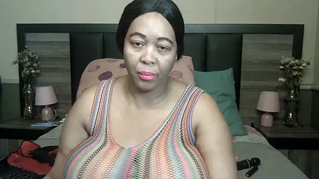 Snapshot of BigButt-MomJ75 chatting on 11.22.25 BigButt-MomJ75 online show from 11.22.25