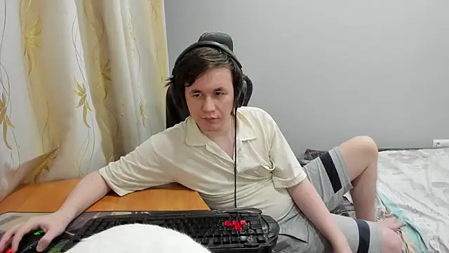 Snapshot of iliaskrislove chatting on 04.20.26 iliaskrislove online show from 04.20.26