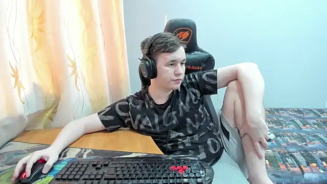 Snapshot of iliaskrislove chatting on 05.18.26 iliaskrislove online show from 05.18.26