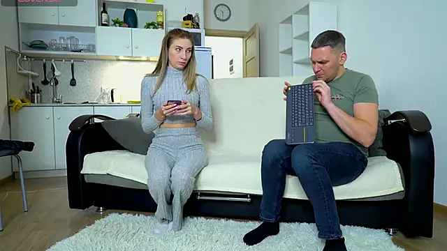 Snapshot of littlesweettifany chatting on 12.01.24 littlesweettifany online show from 12.01.24