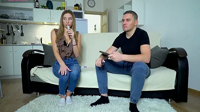 Snapshot of littlesweettifany chatting on 12.09.24 littlesweettifany online show from 12.09.24