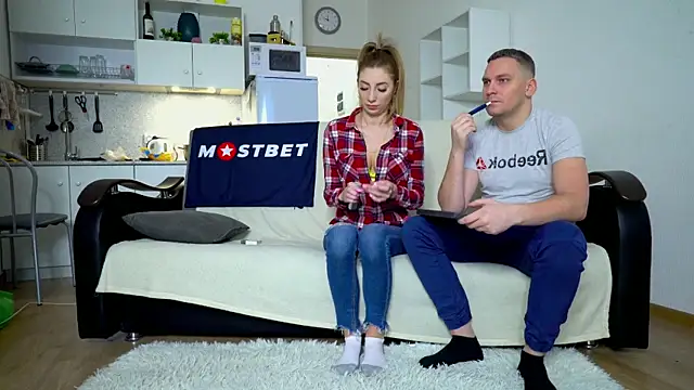 Snapshot of littlesweettifany chatting on 12.28.24 littlesweettifany online show from 12.28.24