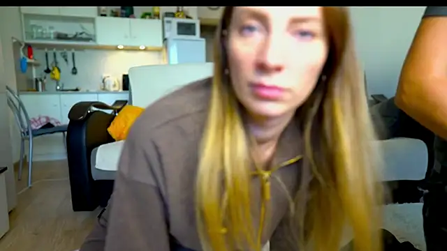 Snapshot of littlesweettifany chatting on 09.30.25 littlesweettifany online show from 09.30.25