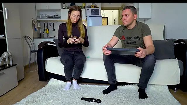 Snapshot of littlesweettifany chatting on 10.28.25 littlesweettifany online show from 10.28.25