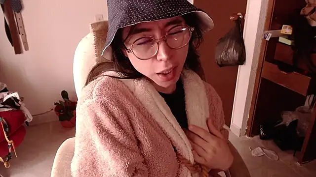 emily pearl  online show from 10.28.25