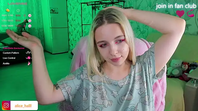 Snapshot of Alice_Halle chatting on 12.02.24 Alice Halle online show from 12.02.24