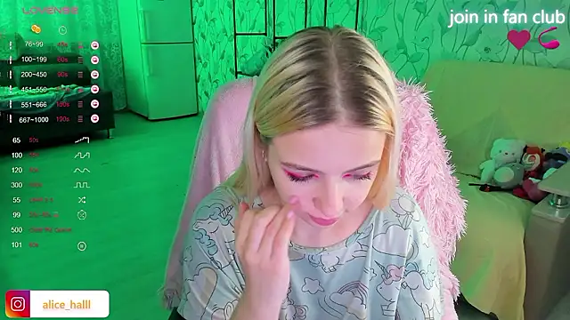 Snapshot of Alice_Halle chatting on 12.02.24 Alice Halle online show from 12.02.24
