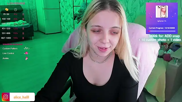 Snapshot of Alice_Halle chatting on 12.05.24 Alice Halle online show from 12.05.24