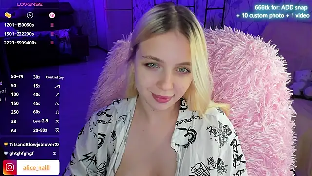 Snapshot of Alice_Halle chatting on 12.07.24 Alice Halle online show from 12.07.24