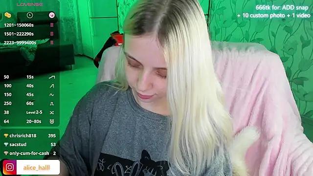 Snapshot of Alice_Halle chatting on 12.08.24 Alice Halle online show from 12.08.24