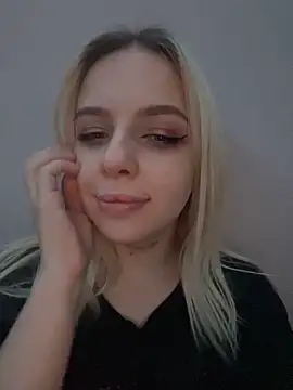 Snapshot of Alice_Halle chatting on 12.14.24 Alice Halle online show from 12.14.24