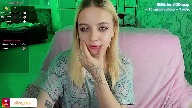 Snapshot of Alice_Halle chatting on 12.14.24 Alice Halle online show from 12.14.24