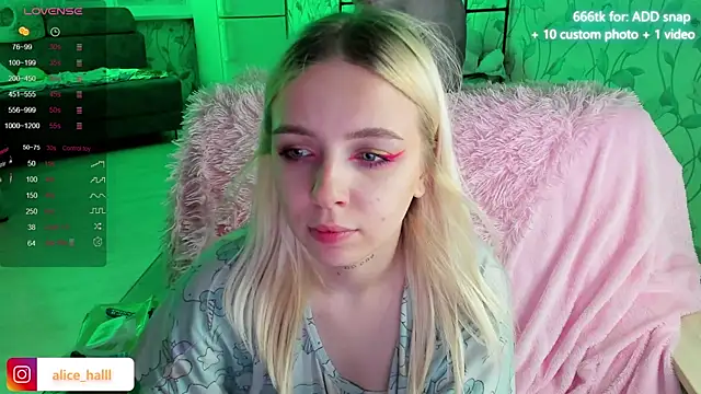 Snapshot of Alice_Halle chatting on 12.15.24 Alice Halle online show from 12.15.24