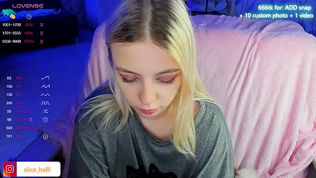 Snapshot of Alice_Halle chatting on 12.16.24 Alice Halle online show from 12.16.24