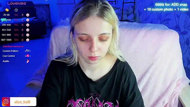 Snapshot of Alice_Halle chatting on 12.17.24 Alice Halle online show from 12.17.24