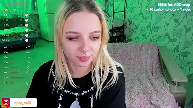 Snapshot of Alice_Halle chatting on 01.02.25 Alice Halle online show from 01.02.25