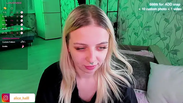 Snapshot of Alice_Halle chatting on 01.03.25 Alice Halle online show from 01.03.25