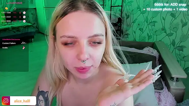 Snapshot of Alice_Halle chatting on 01.03.25 Alice Halle online show from 01.03.25