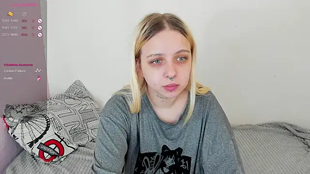 Snapshot of Alice_Halle chatting on 01.18.25 Alice Halle online show from 01.18.25