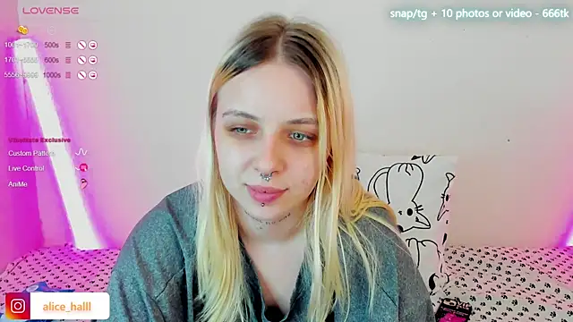 Snapshot of Alice_Halle chatting on 02.02.25 Alice Halle online show from 02.02.25