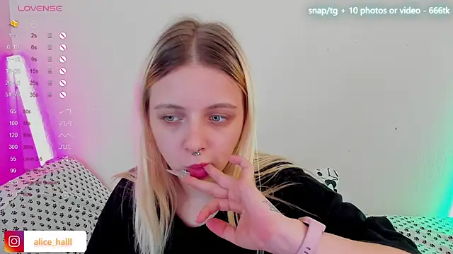 Snapshot of Alice_Halle chatting on 02.04.25 Alice Halle online show from 02.04.25
