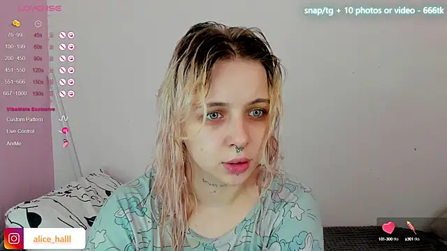 Snapshot of Alice_Halle chatting on 02.19.25 Alice Halle online show from 02.19.25